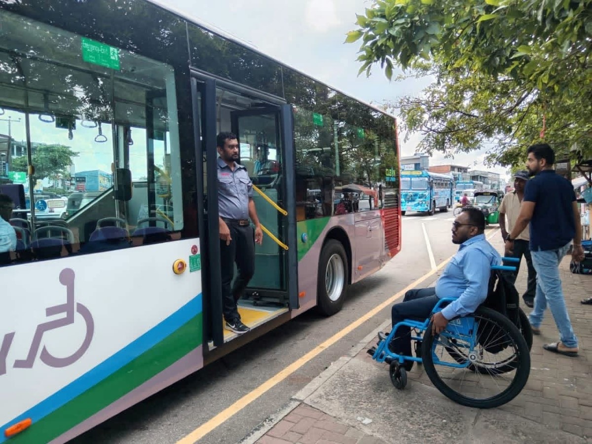Metro Bus gallery image 6